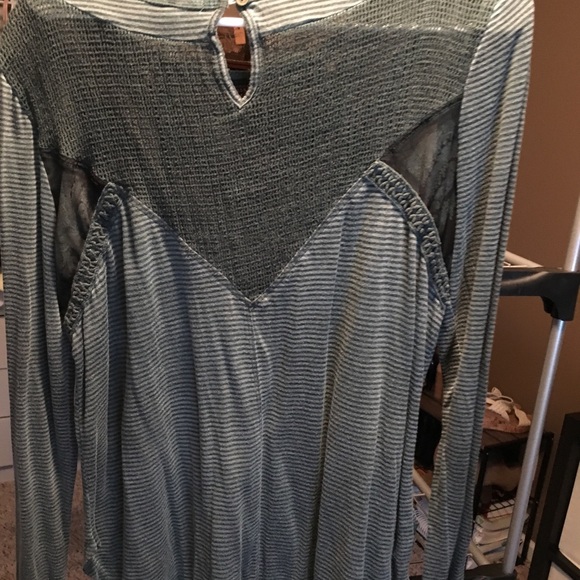 Buckle Top - Picture 2 of 2